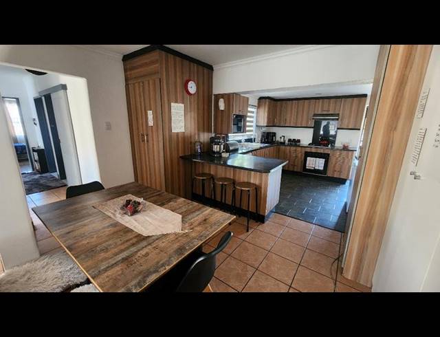 5 BEDROOM HOUSE FOR SALE IN VAN DYK PARK